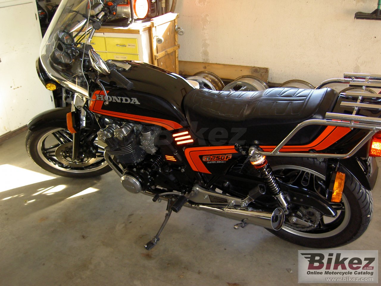 Big  000 km-s on bike cb 750 f picture and wallpaper from Bikez.com